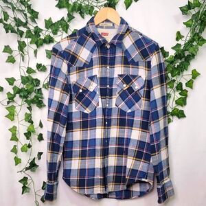Levi's. Plaid Casual Button Down Flannel Shirt. Size Small. EUC